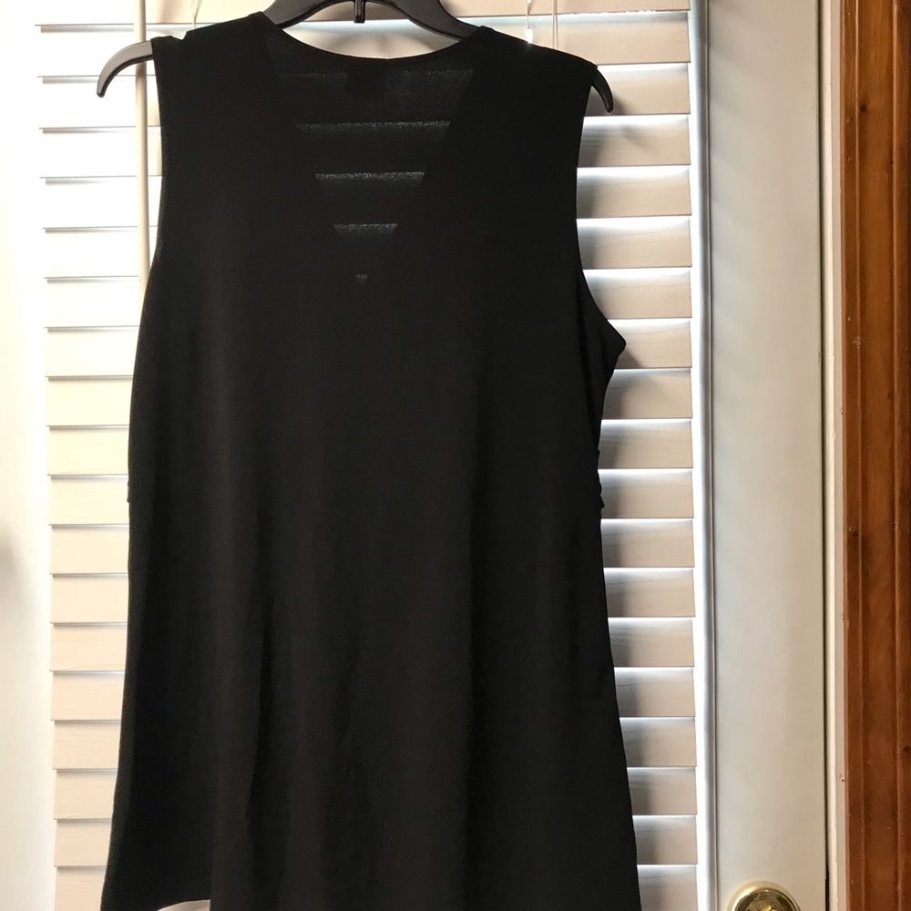 Black belted tank - Picture 3 of 4
